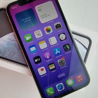 Apple iPhone XR 64 GB (цвет белый)